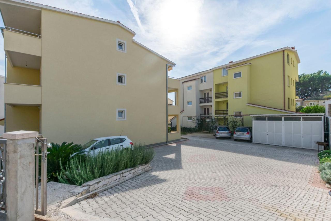 Apartment Dora Duće Eksteriør billede