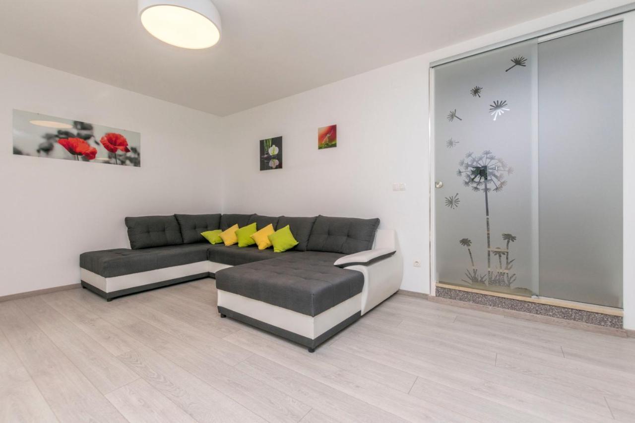Apartment Dora Duće Eksteriør billede
