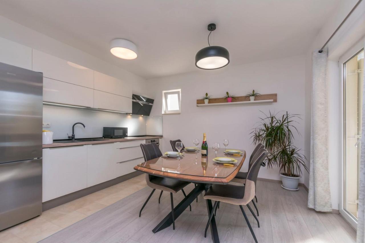 Apartment Dora Duće Eksteriør billede