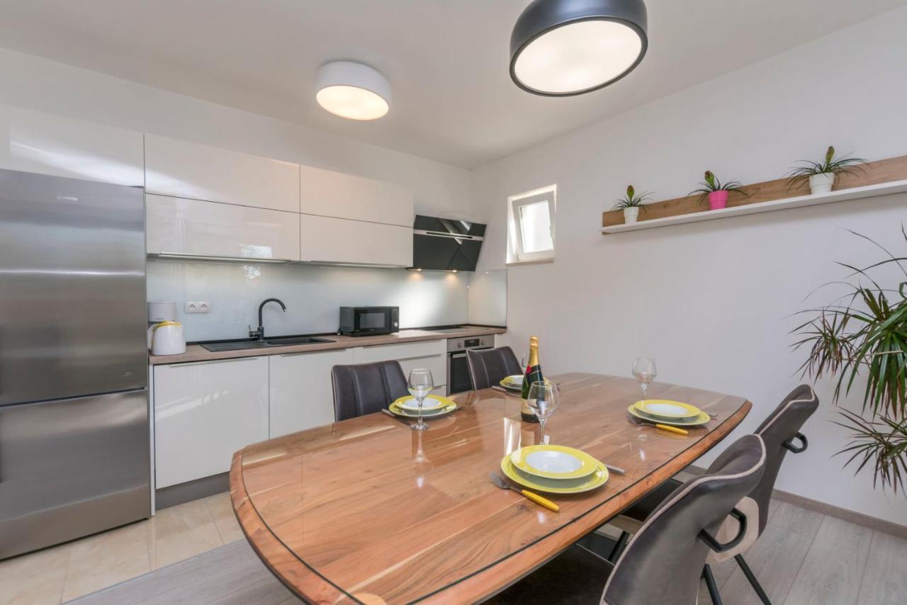 Apartment Dora Duće Eksteriør billede